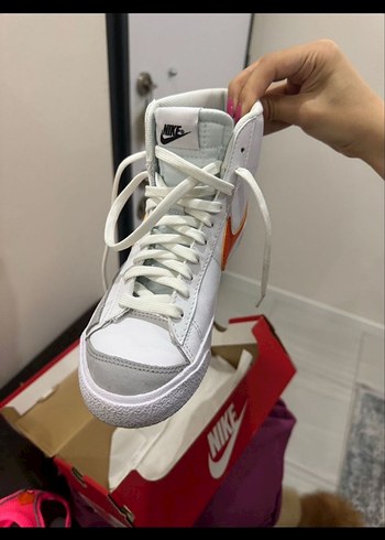 Beyaz Turuncu Nike blazer mid - Görsel 2
