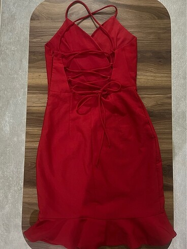 36 Beden kırmızı Renk Kırmızı sırtı çapraz askılı elbise
