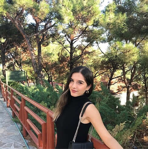 Mango Uzun boyunlu yırtmaçlı elbise