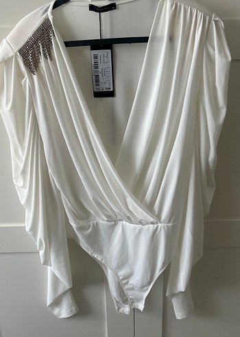 V Yaka Beyaz Drapeli Kadın Bluz - Görsel 2