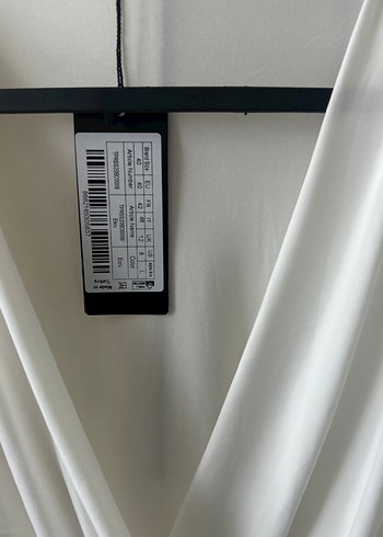 V Yaka Beyaz Drapeli Kadın Bluz - Görsel 4