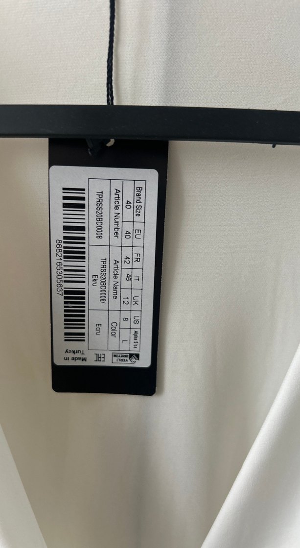 V Yaka Beyaz Drapeli Kadın Bluz - Görsel 5