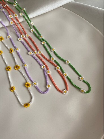 Accessorize papatya kolye