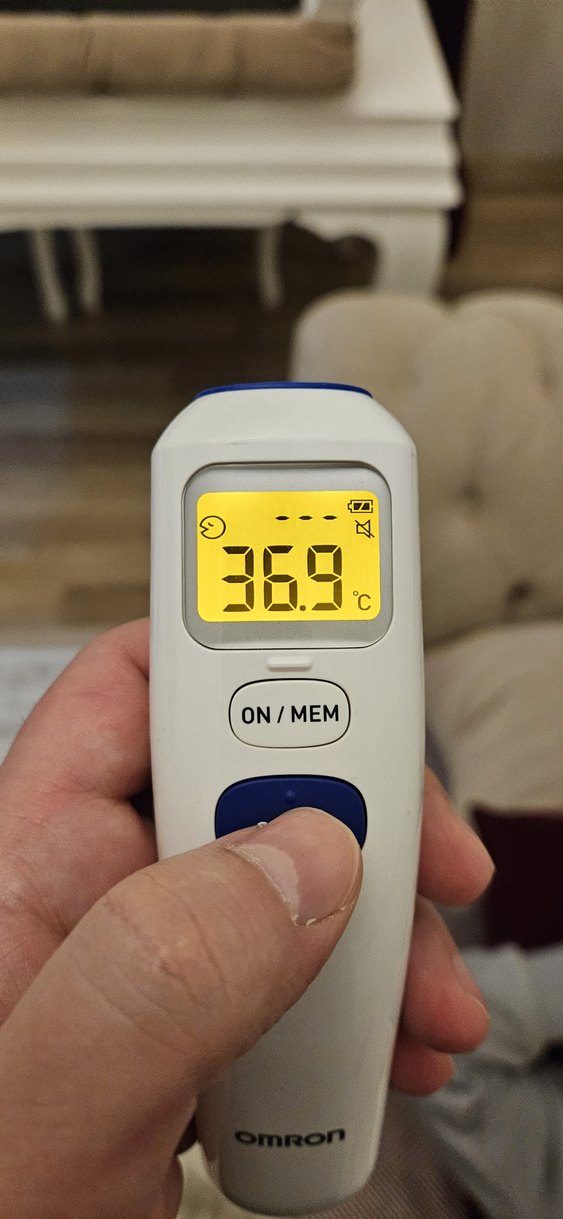 Omron MC-720 Temassız Alından Ateş Ölçer - Görsel 4