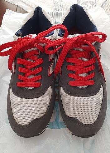 New Balance marka spor ayakkabı 