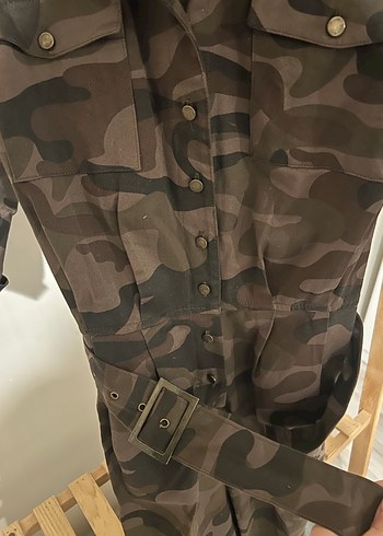 Kahverengi Kamuflaj Bel Detaylı Tulum - Görsel 3