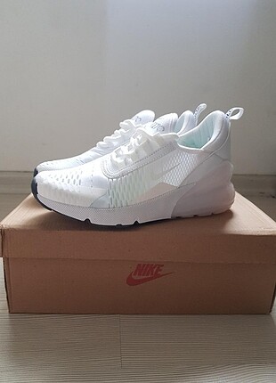 Nike Air 270