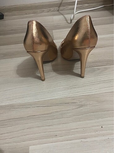 37 Beden Stiletto