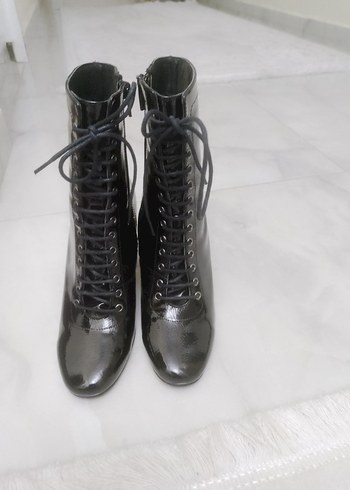 36 Beden Kadın Bağcıklı Fermuarlı Topuklu Bot