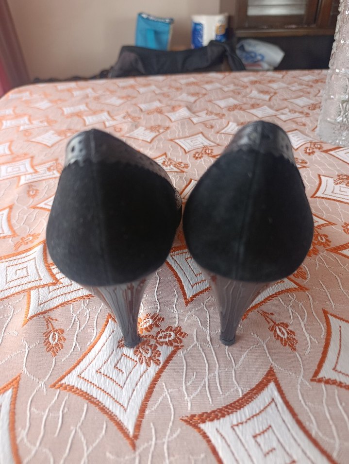 Siyah Püsküllü Kadın Topuklu Klasik Ayakkabı - Görsel 5