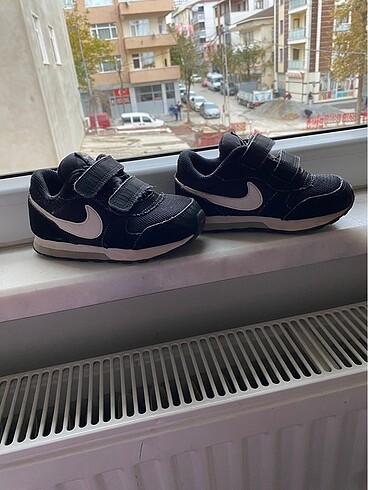 25 Beden siyah Renk orjinal nike çocuk ayakkabısı