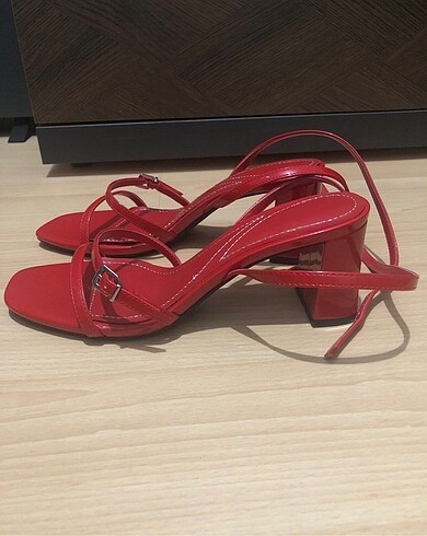 bershka topuklu ayakkabı