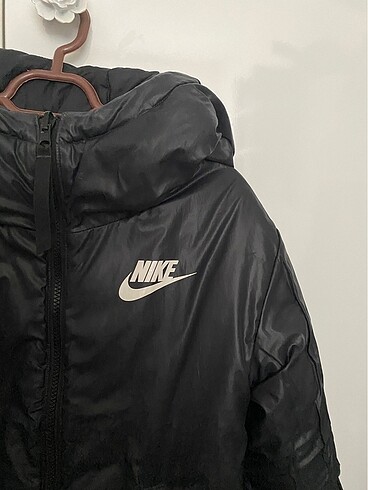 Nike mont
