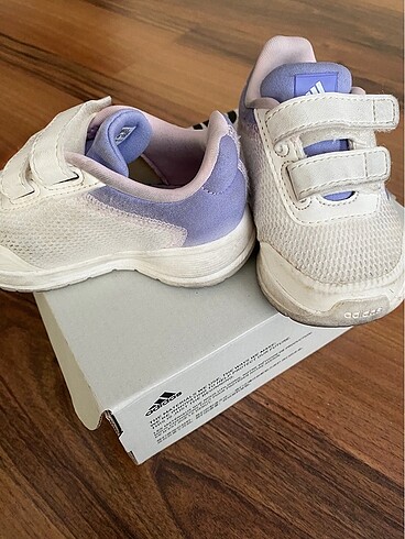 21 Beden beyaz Renk Orjınal Adidas bebek ayakkabısı