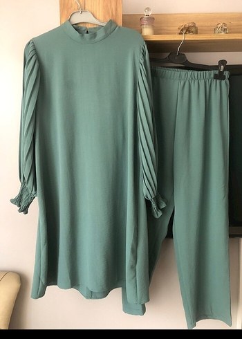 Piliseli Uzun Kollu Yeşil Salaş Tunik