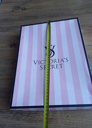VİCTORIA S SECRET HEDİYELİK KUTU 4 adet yolluyorum