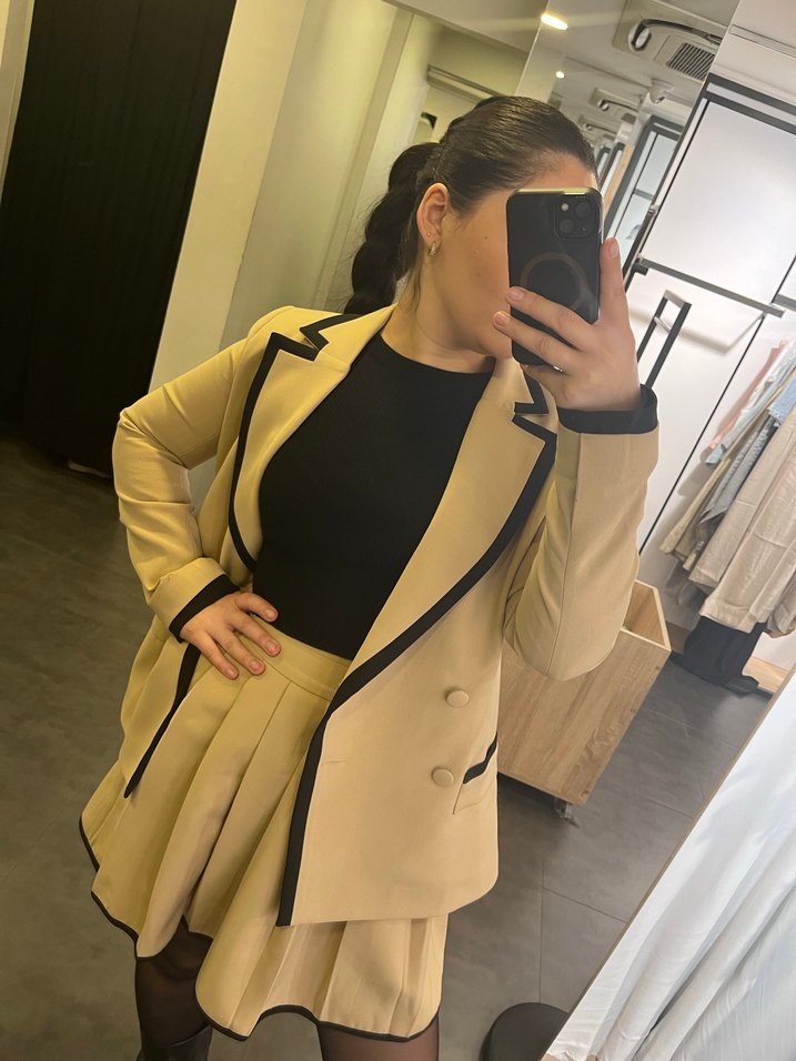 Bej Düğmeli Mini Kadın Takım - Görsel 5