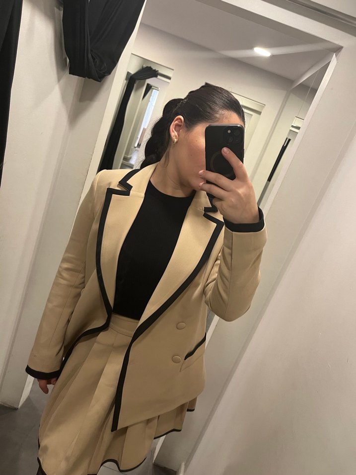 Bej Düğmeli Mini Kadın Takım - Görsel 2