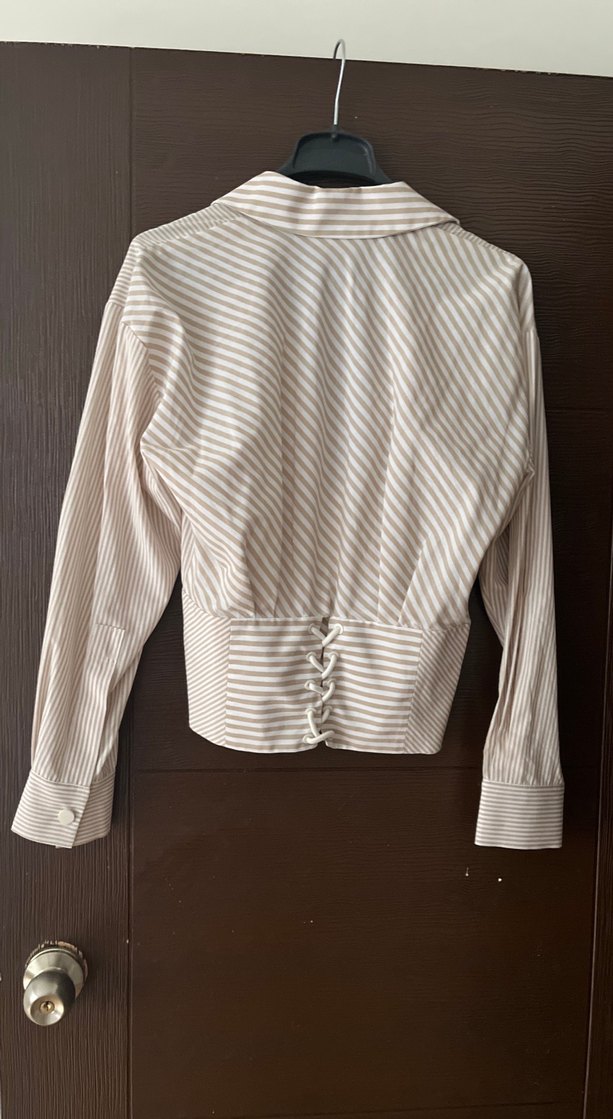 Bej Çizgili Uzun Kollu V Yaka Kadın Gömlek - Görsel 3