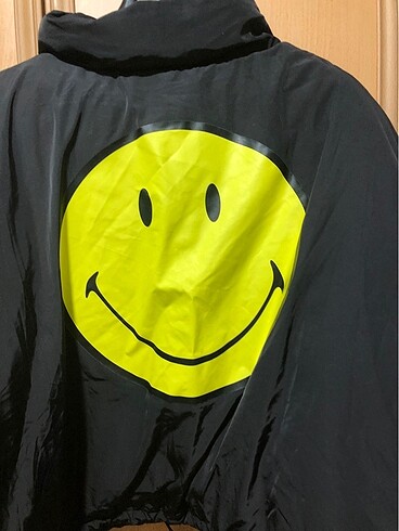 H&M Hm smiley crop mont universal bomber