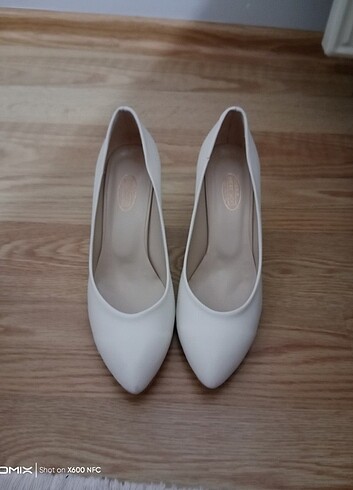Stiletto beyaz ayakkabı 