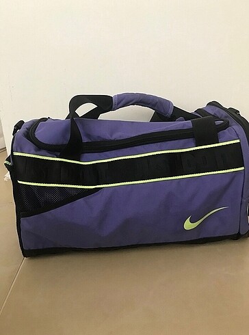 Beden nike spor çantası