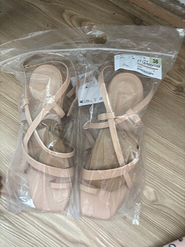Bershka topuklu sandalet