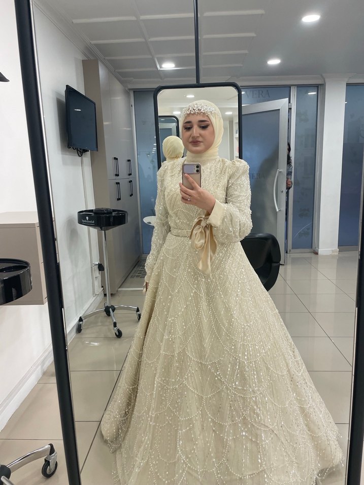 Uzun Kollu İşlemeli Krem Nişan Elbisesi - Görsel 4