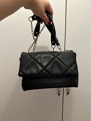 Siyah kol çantası