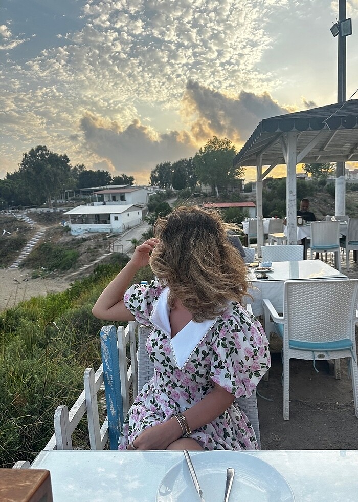 Çiçekli elbise - Görsel 4