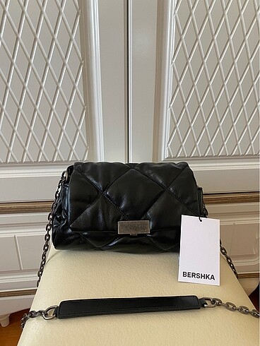 bershka etiketli çanta