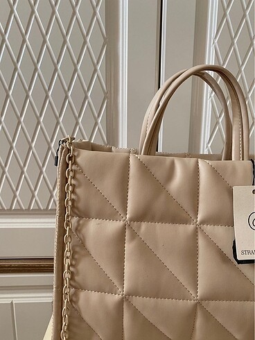 Beden stradivarius etiketli çanta