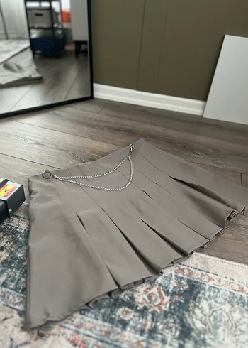 Zincir Detaylı Gri Pileli Etek - Görsel 5