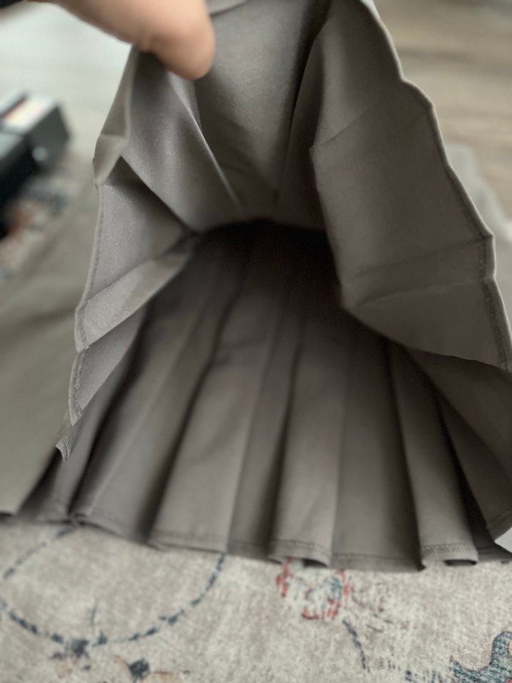 Zincir Detaylı Gri Pileli Etek - Görsel 4