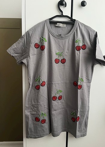 Kiraz Nakışlı Gri Kadın Tişört - Görsel 5