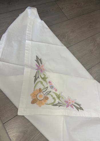 Nakışlı Beyaz Masa Örtüsü - Görsel 2