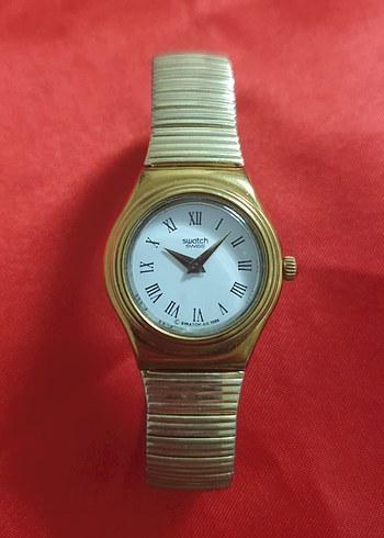 Swatch Orijinal Altın Renkli Klasik Kadın Kol Saati