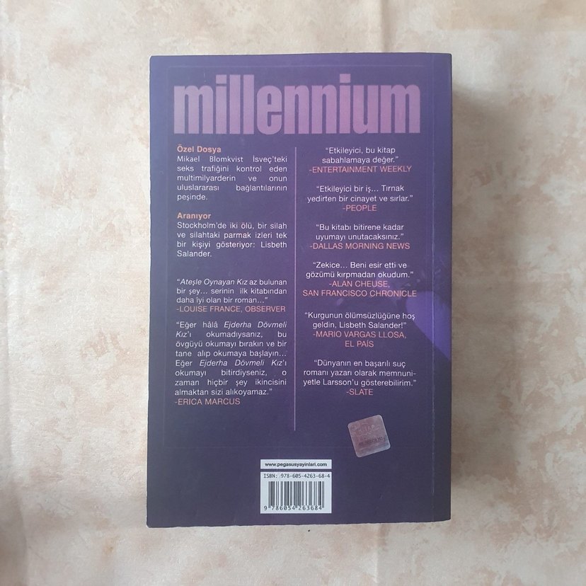 Ateşle Oynayan Kız - Stieg Larsson - Görsel 2