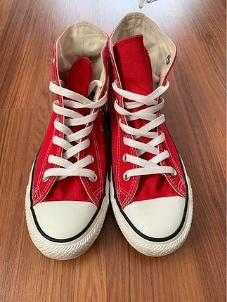 Kırmızı converse