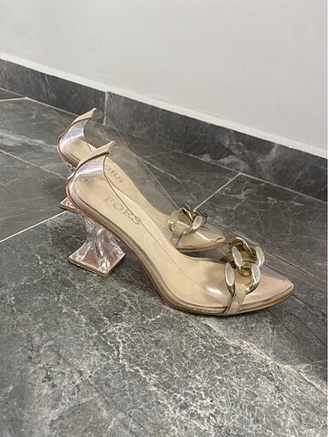 Topuklu ayakkabı - Görsel 3