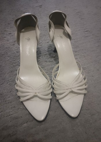 Beyaz Pileli İnce Topuklu Kadın Abiye Ayakkabı - Görsel 2