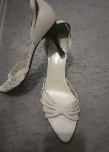 Beyaz Pileli İnce Topuklu Kadın Abiye Ayakkabı - Görsel 4