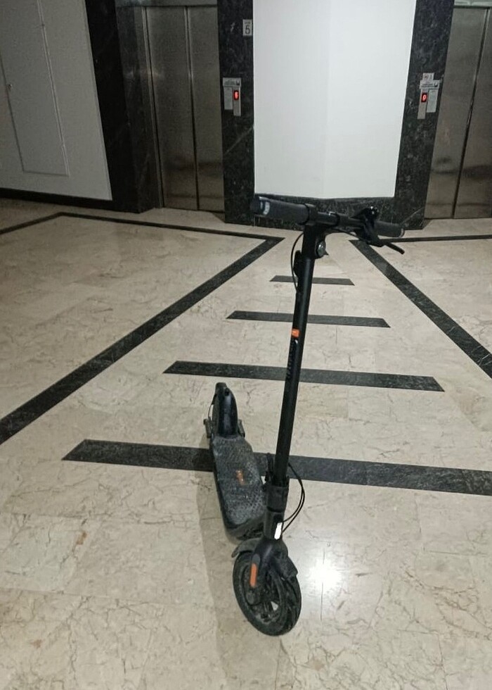 Ninebot elektirikli scooter - Görsel 2