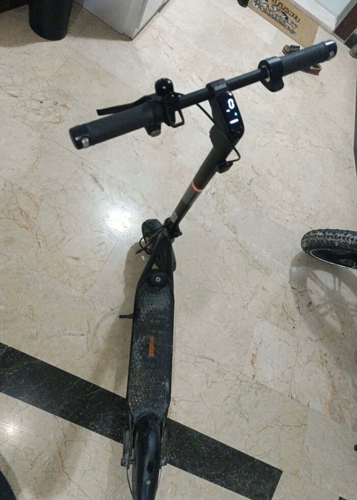 Ninebot elektirikli scooter - Görsel 4