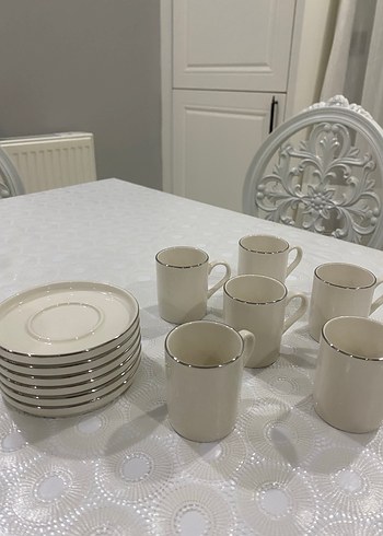 Gri Kenarlı Beyaz Porselen Fincan ve Tabak Seti - Görsel 5