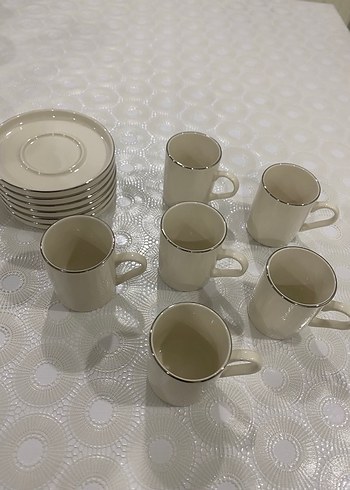 Gri Kenarlı Beyaz Porselen Fincan ve Tabak Seti - Görsel 3