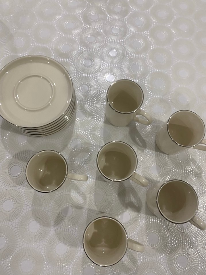 Gri Kenarlı Beyaz Porselen Fincan ve Tabak Seti - Görsel 4