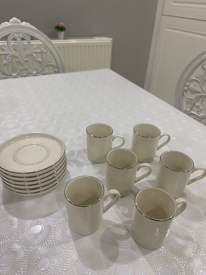 Gri Kenarlı Beyaz Porselen Fincan ve Tabak Seti - Görsel 2