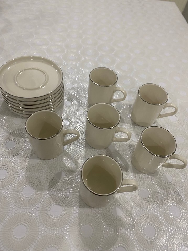 Gri Kenarlı Beyaz Porselen Fincan ve Tabak Seti - Görsel 3