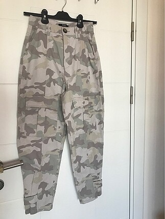 Bershka kamuflaj pantolon